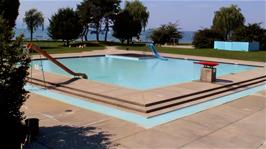 A delightful swimming pool by Lake Geneva at Quai du Vent-Blanc, 1.7 miles from the hostel