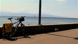 Nice views to Lake Geneva over lunch, from Place du Vieux-Port, 4.0 miles into the ride