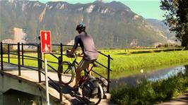 Crossing the Grand Canal between Port-Valais and Villeneuve, 42.5 miles into the ride