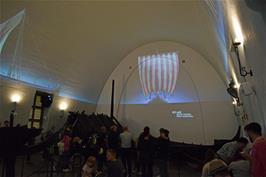 An animation was presented on the ceiling and walls around the Tune ship